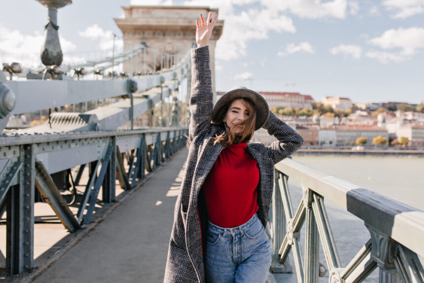 is paris safe for solo female travellers