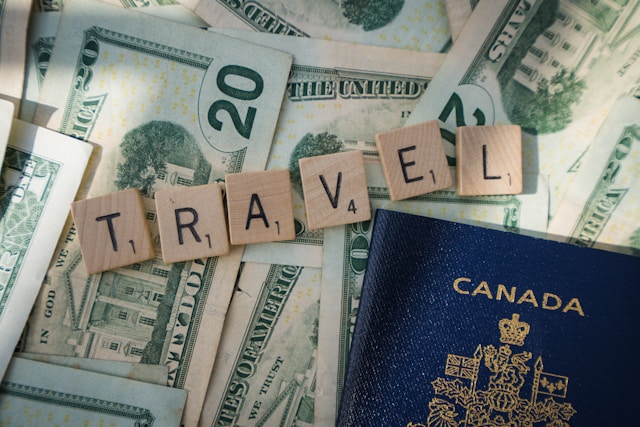 10 ways to save money while traveling