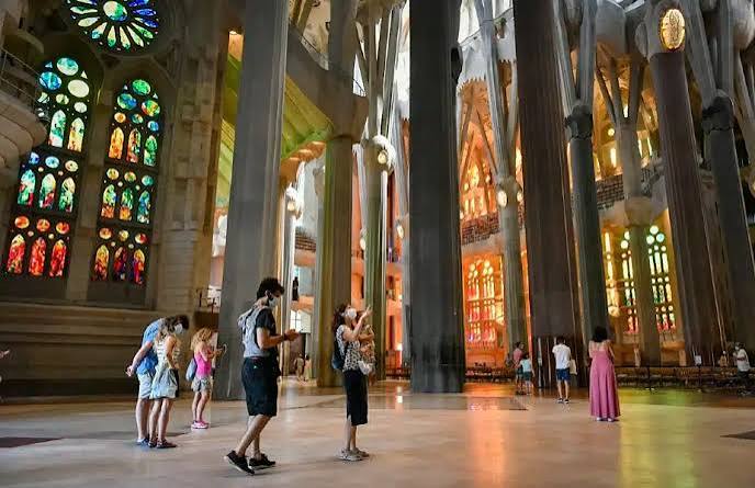 sagrada familia dress code